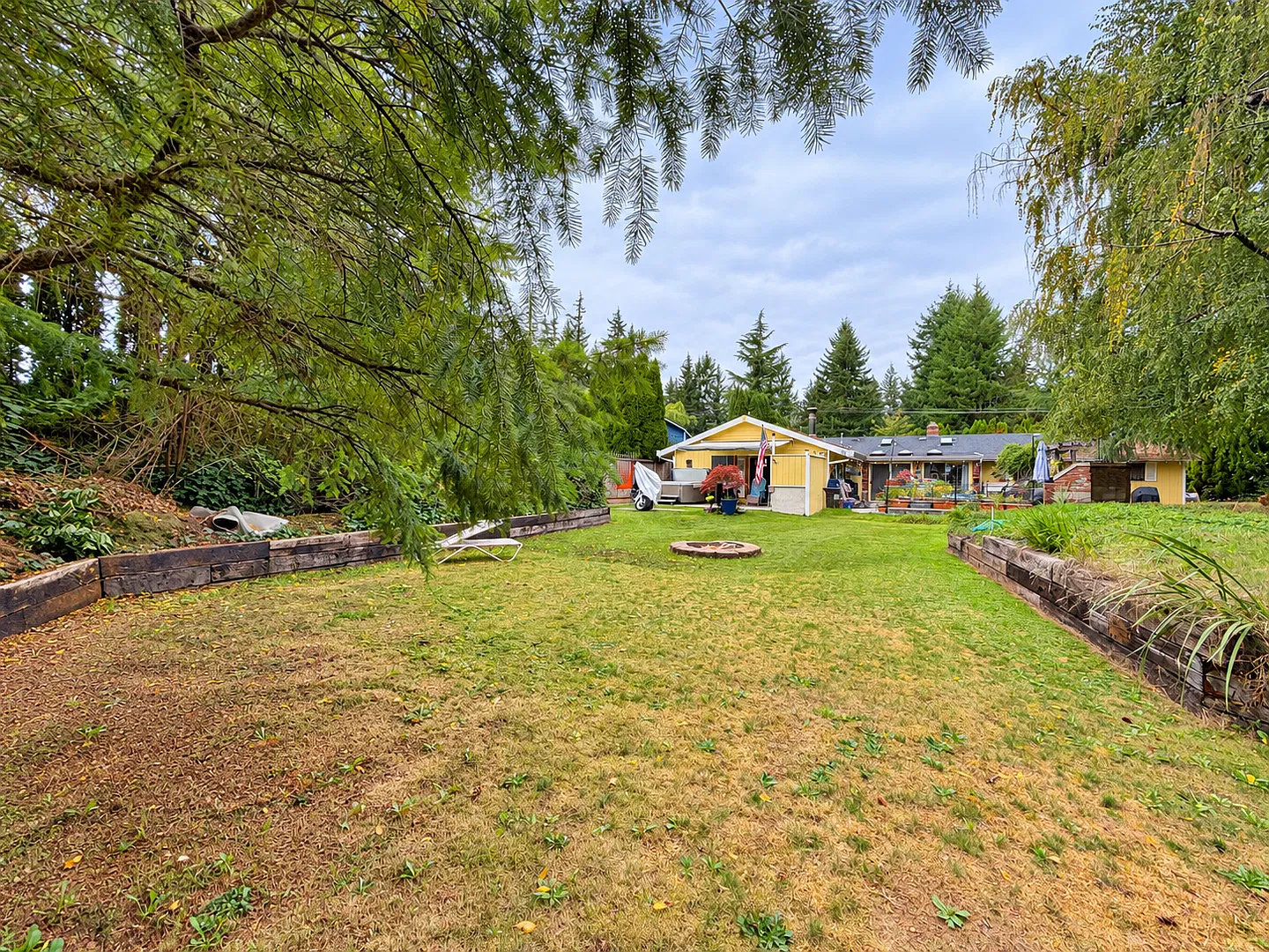 **1BR/1BA with Hot Tub and Large Yard** — Photo 4