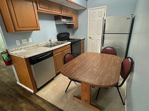 5th image of 888 Wayne Ave #1