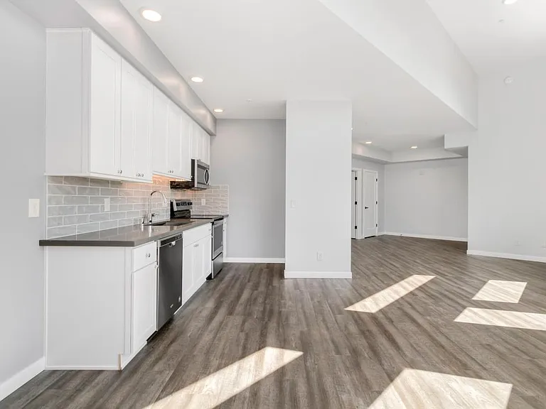 18502 Firlands Way N #302 — Photo 4