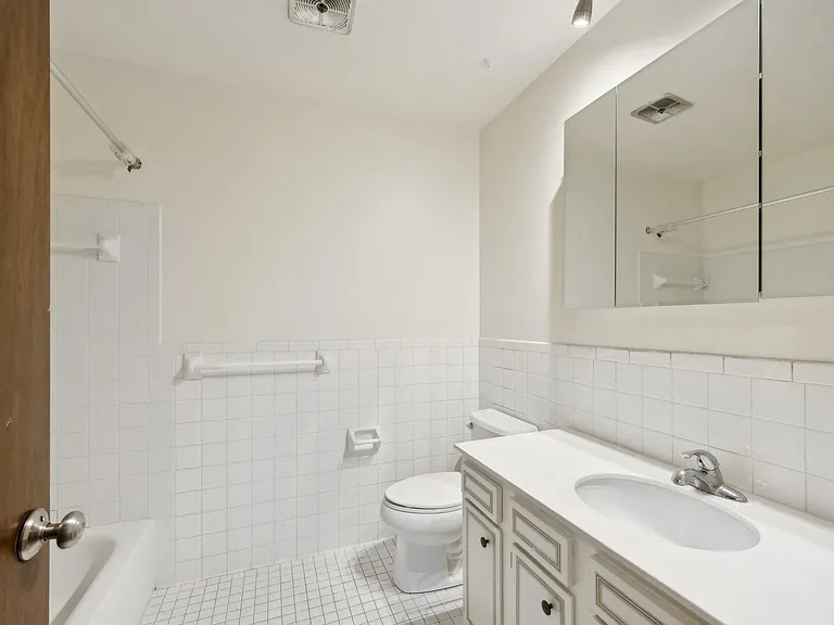 Edina Manor Apartments — Photo 7