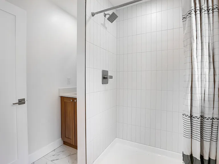 1270 N Logan St #9 — Photo 24