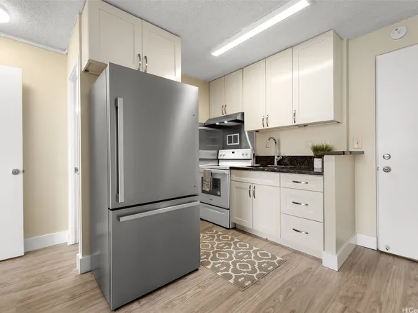 1535 Pensacola St APT 910, Honolulu, HI 96822