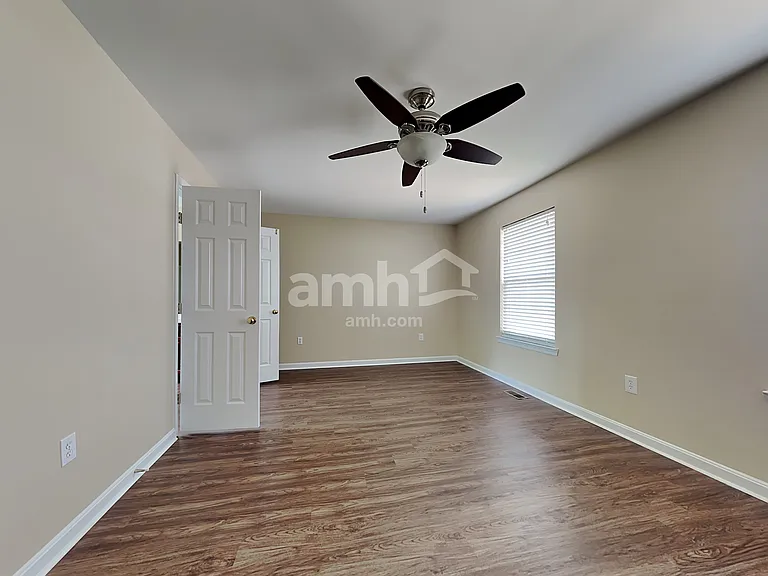 1081 Riverwalk Ct — Photo 11