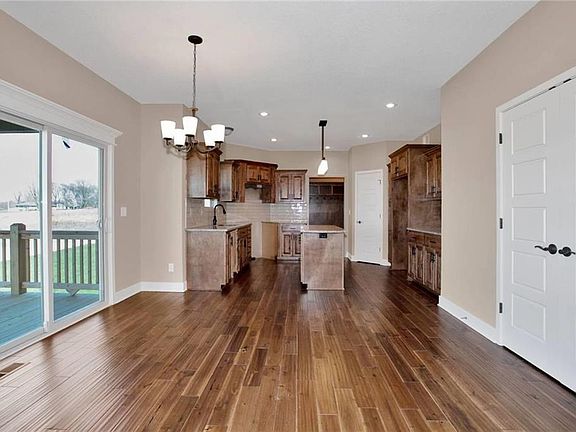 3rd image of 11028 N Crystal Ave