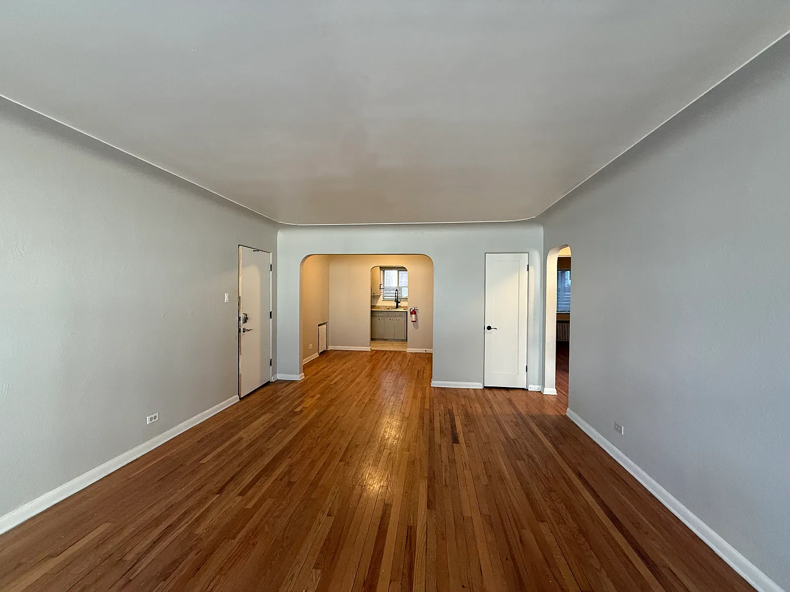 2 bed, 935 sqft, $1,600 — Photo 2