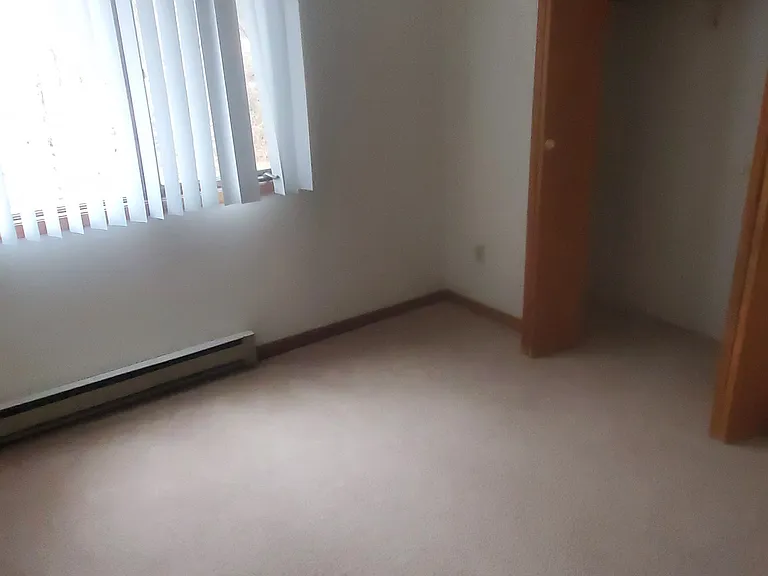1097 Oakview Dr — Photo 11