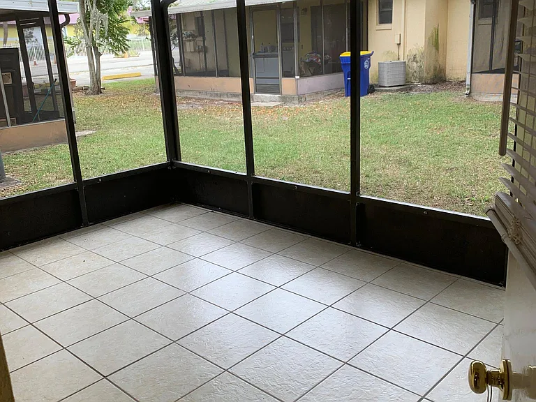Screened in back porch with washer & dryer hook ups
