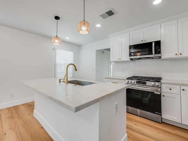 4342 Arabella St — Photo 10