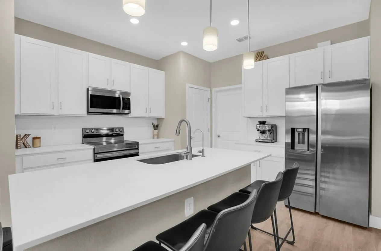 3 bed, 1779 sqft, $2,450 — Photo 4