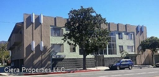 1st image of 1623 Victory Blvd #21