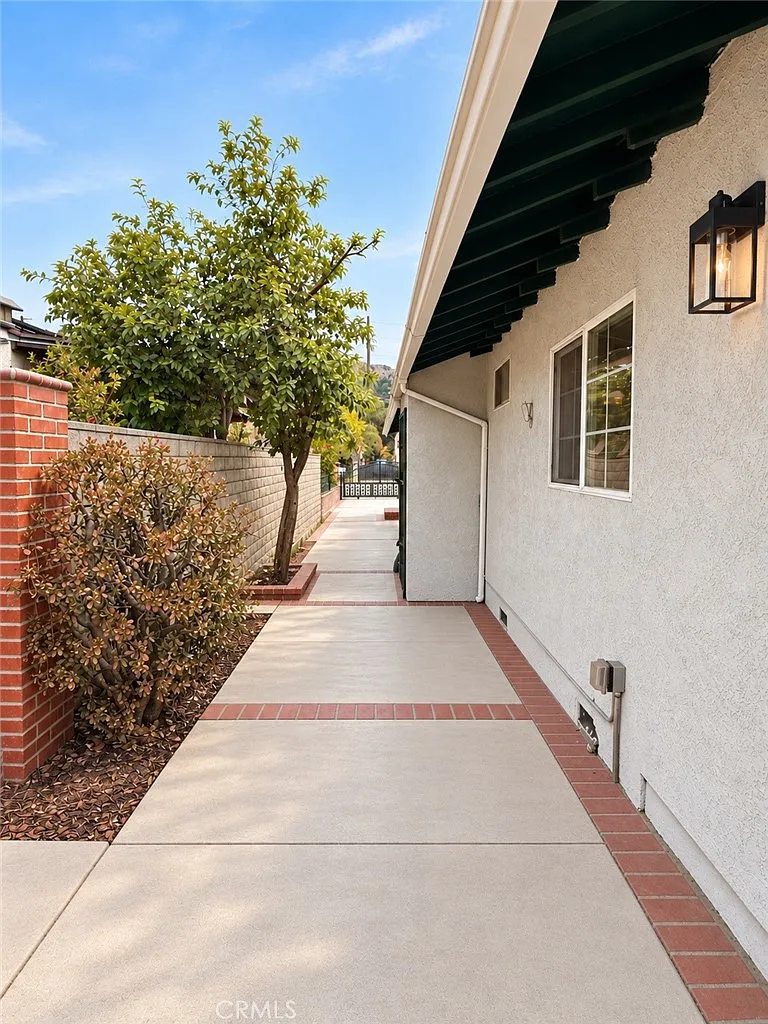 3 bed, 1500 sqft, $3,750 — Photo 2