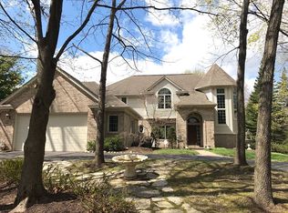 2731 N Tipsico Lake Rd, Hartland, MI 48353