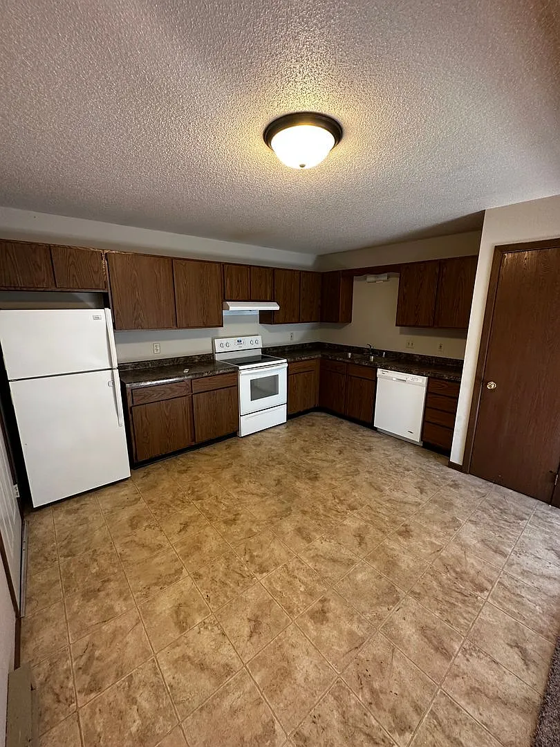 1144-1166 Sunset Ln — Photo 3