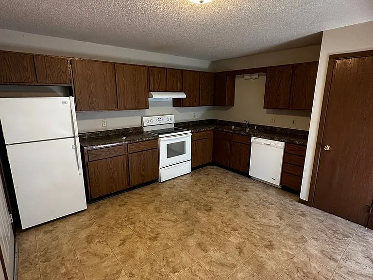 1144-1166 Sunset Ln — Photo 3