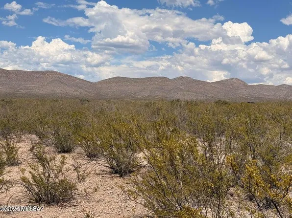 121 Valley Springs Dr, Douglas, AZ 85607