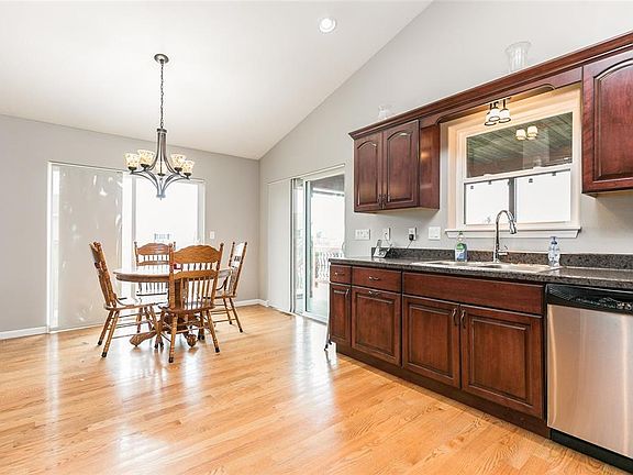 5th image of 510 Endeavor Ave