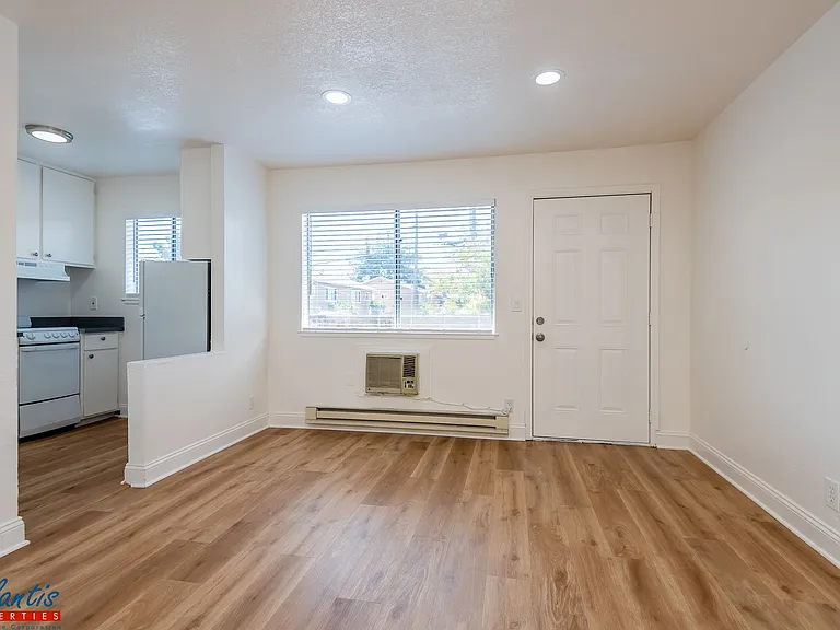 5520-5522 Camden Ave — Photo 3