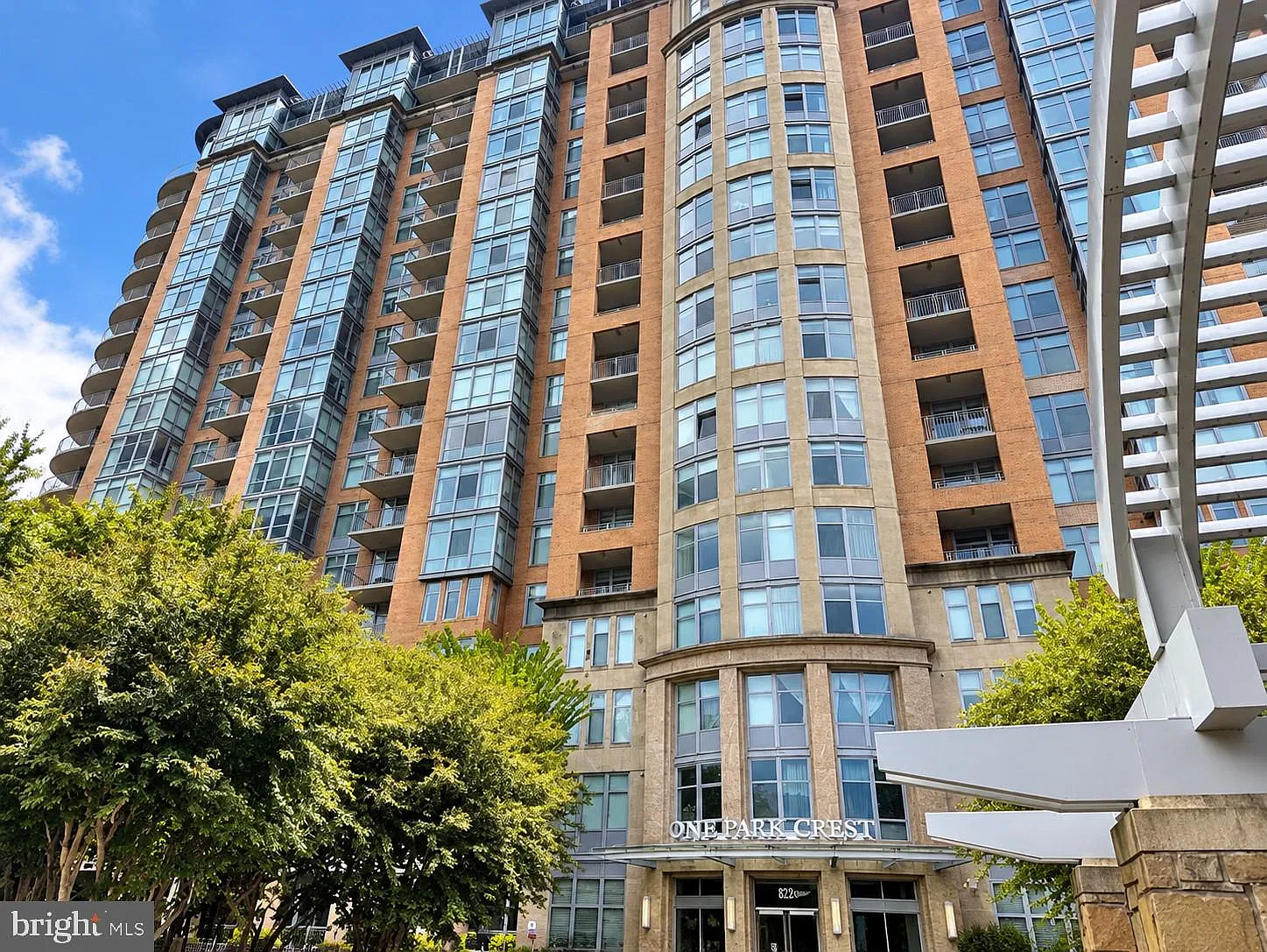 One Park Crest Condo — Photo 3