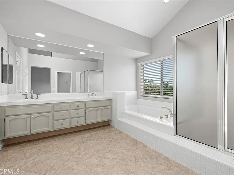 22481 Ivy Rdg — Photo 23