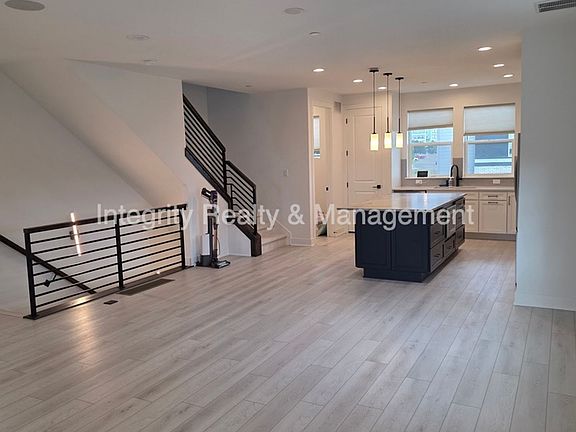 3rd image of 11014 E Hinsdale Cir