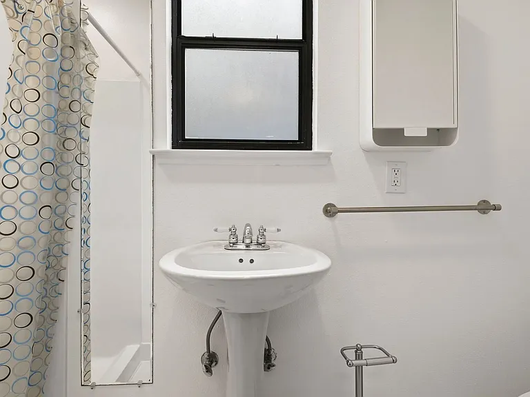 75 Lafayette St #1 — Photo 33