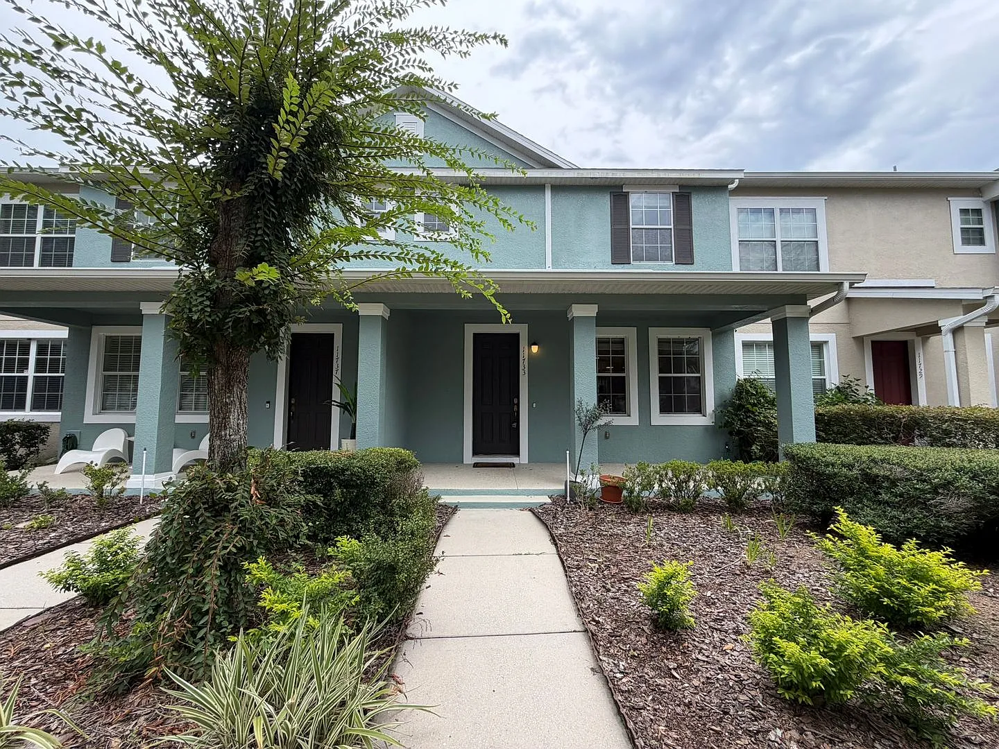 Great townhouse - available now! — Photo 1
