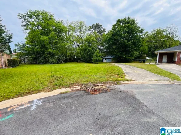 764 Belmont Cir #11, Bessemer, AL 35023
