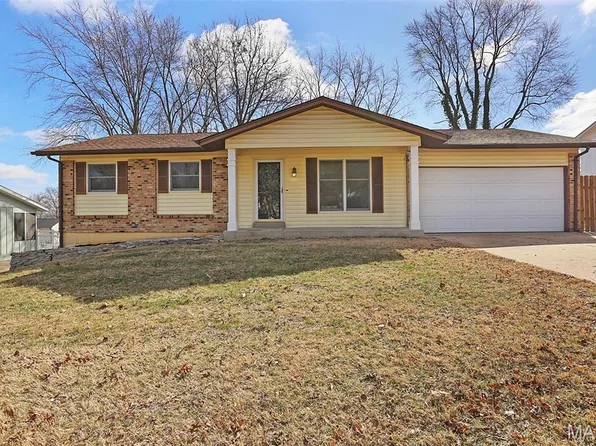 1126 Yorktown Dr, Saint Charles, MO 63303