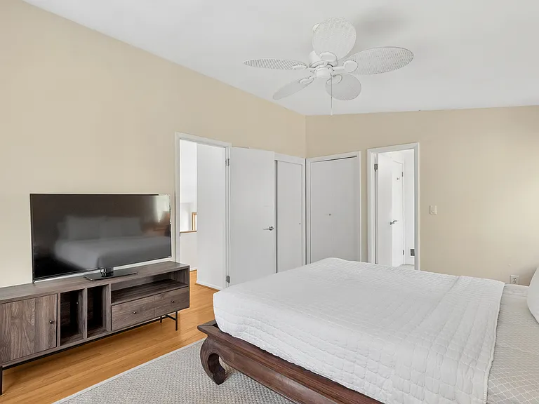 27 Montauk Ave — Photo 23