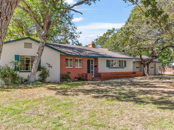 205 W Travis St, Fredericksburg, TX 78624