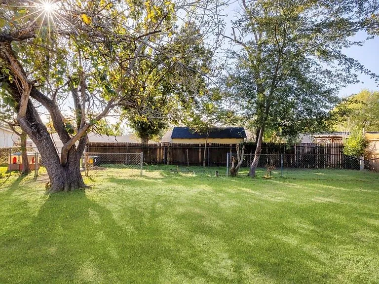 9807 Jaywood Dr — Photo 19