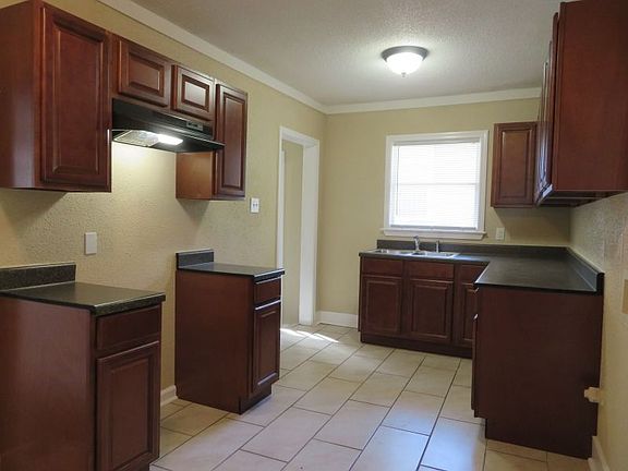 3rd image of 1809 Netherwood Ave