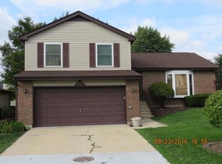 27 Middlebury Ct, Streamwood, IL 60107
