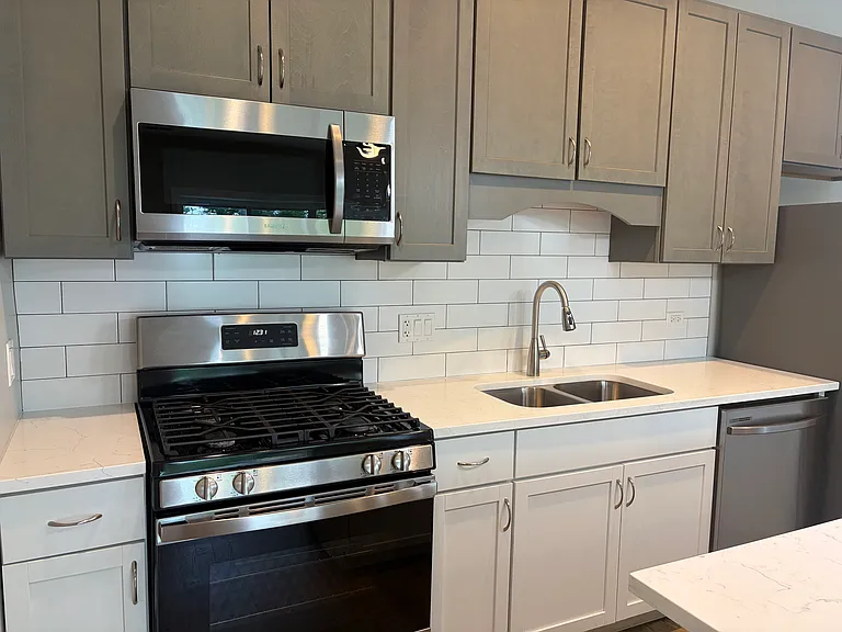 1347 W 47th St #2E — Photo 1
