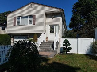 203 Crombie St, Huntington Station, NY 11746