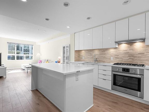 5th image of 9233 Odlin Rd #315