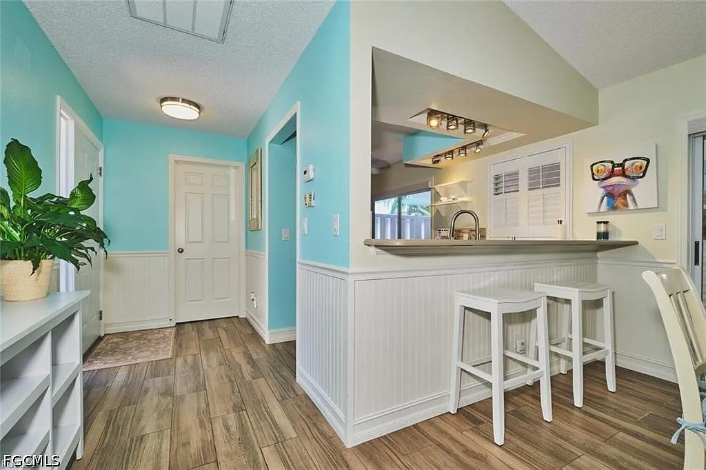 3 bed, 2.0 bath, 1134 sqft, $3,000 — Photo 4