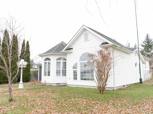 304 Dewey Lake Bch, Brooklyn, MI 49230