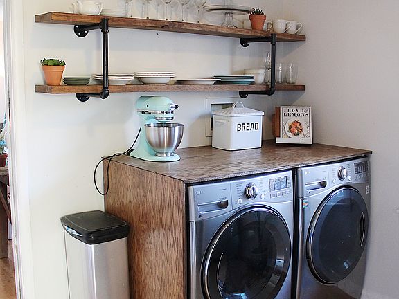 washer dryer on premises