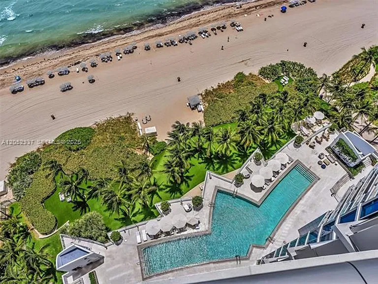17001 Collins Ave #CU-2106 — Photo 35