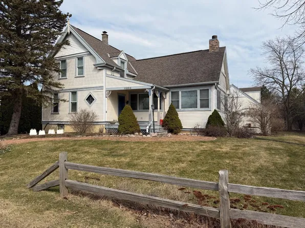 11004 North Range Line ROAD, Mequon, WI 53092