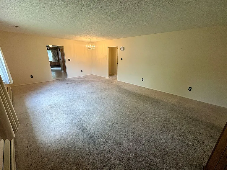 106 Burlington Ave — Photo 6