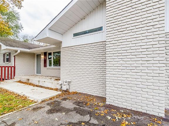 4th image of 3926 S Sherman Dr