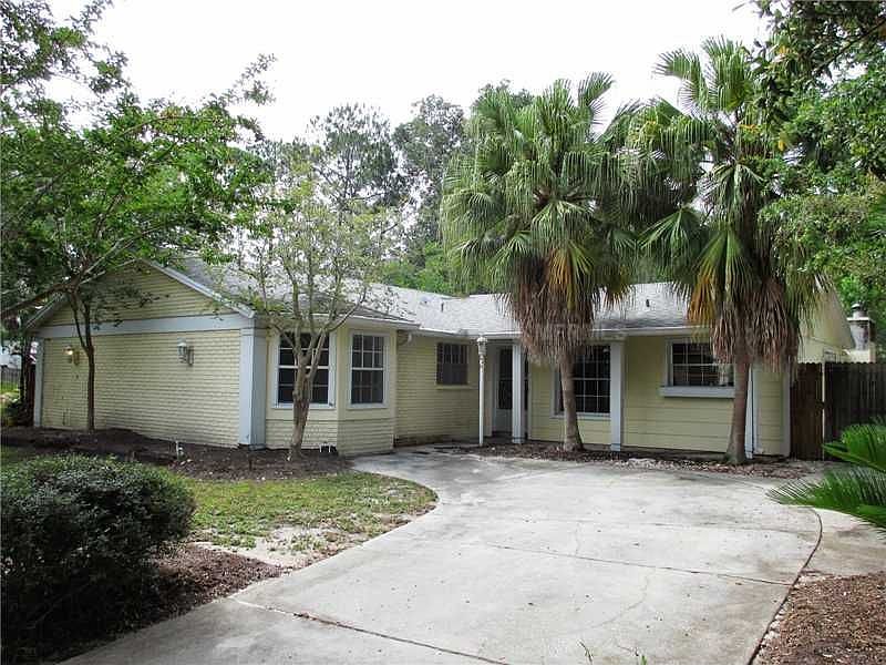 1st image of 8861 Oak Cir