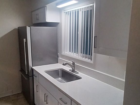 3rd image of 11004 NE Broadway #11004