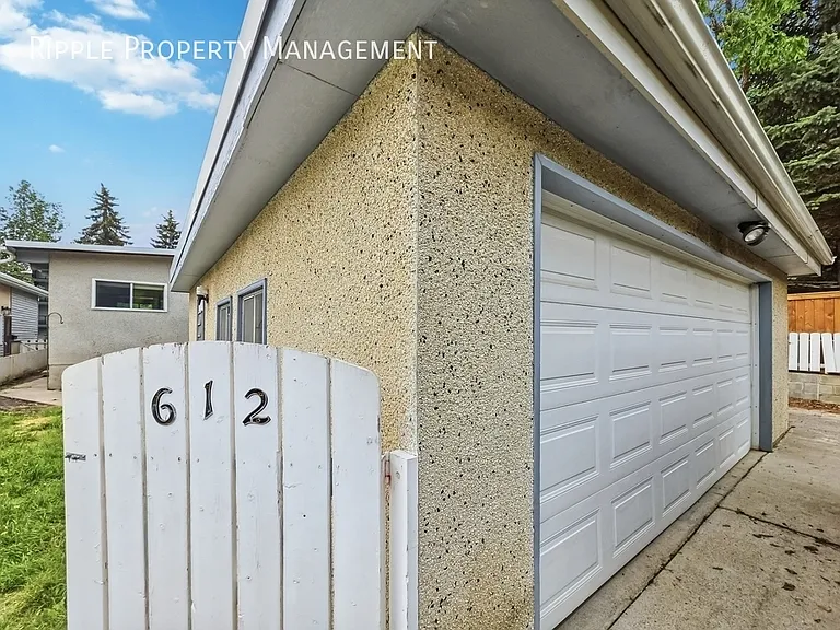 612 56th Ave SW #UPPER — Photo 25
