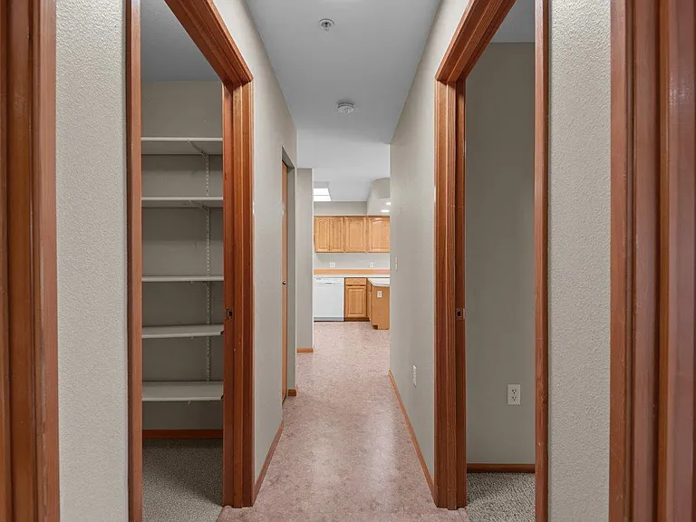 Sycamore Apartments — Photo 14