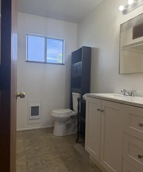 316 NE C St — Photo 12