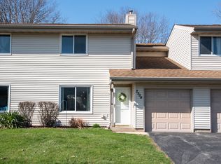 2504 Lotus Ln, Crest Hill, IL 60403