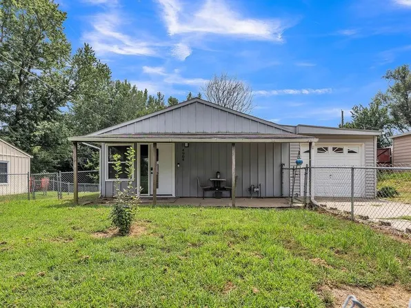 4904 Shawnee Rd, Saint Joseph, MO 64503